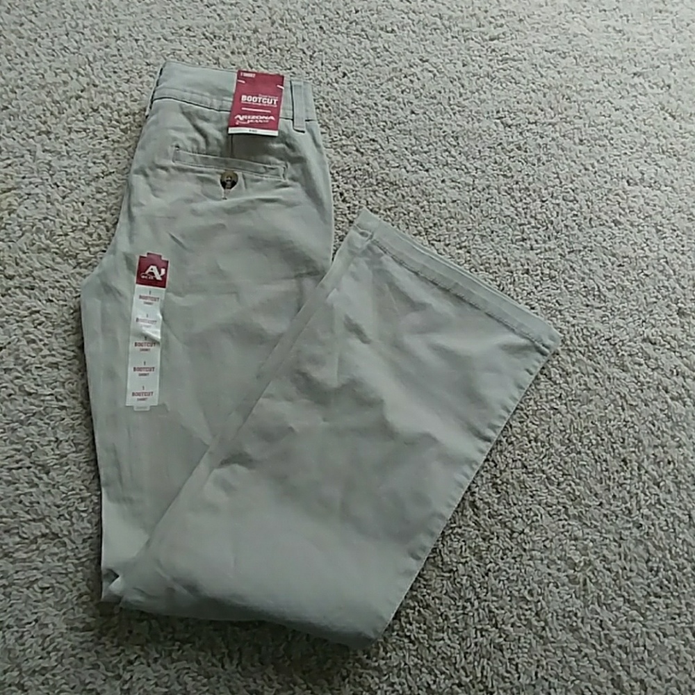 Khaki's 1 short